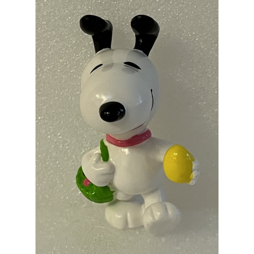 Peanuts 1994 Snoopy Easter‎ Basket & Egg Whitman's Collectible Figurine